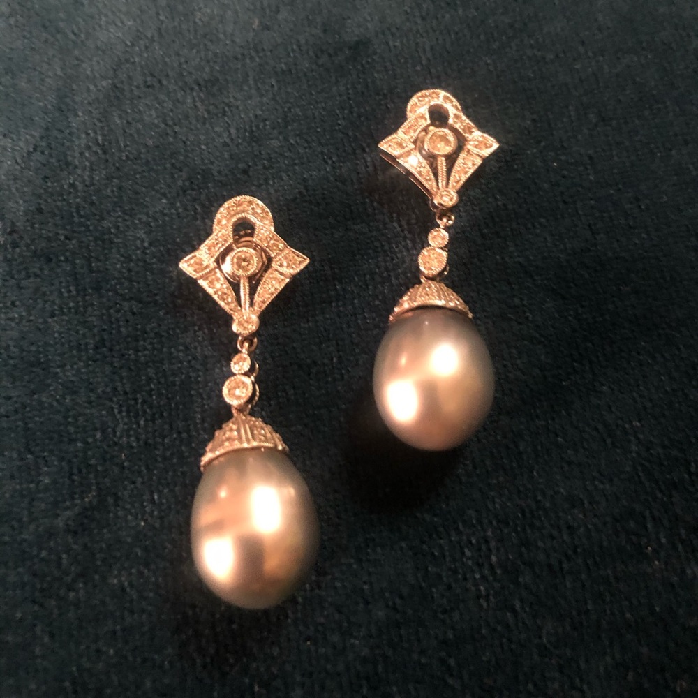 18kt teardrops pear and diamond earrings